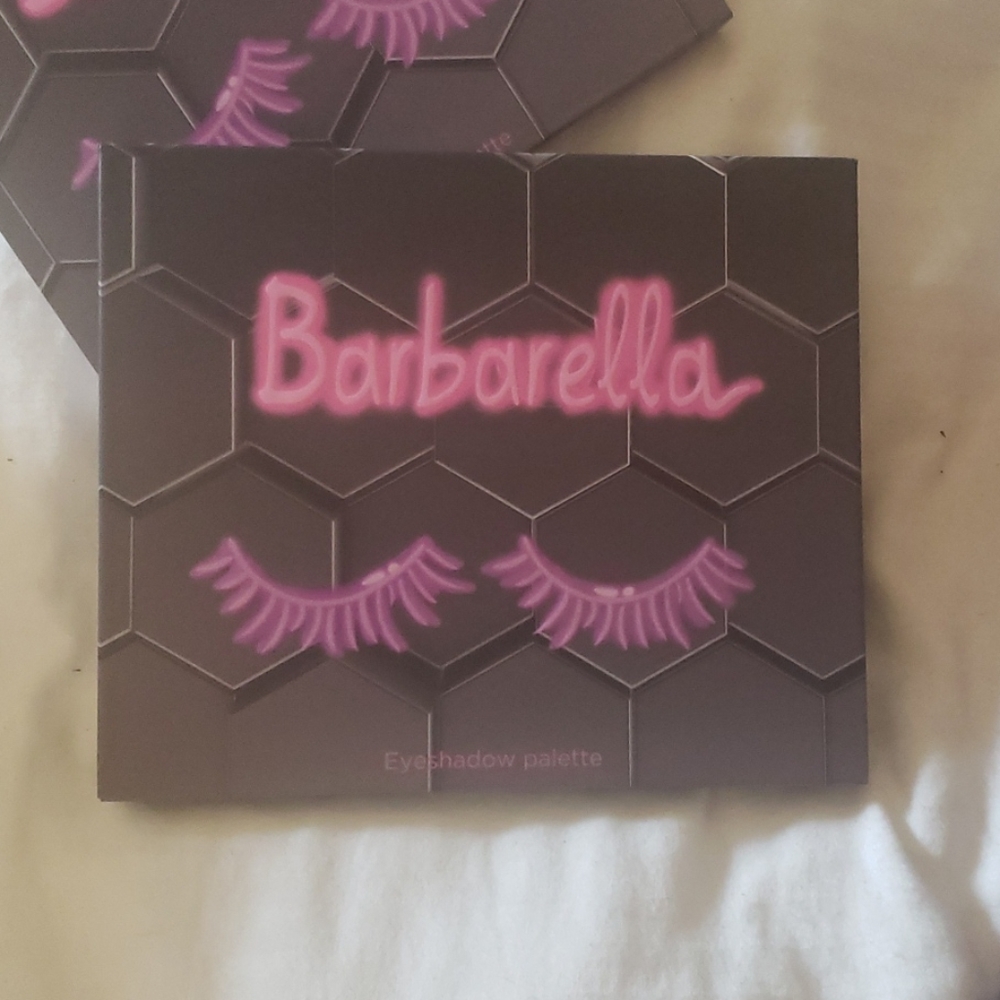 Beebeauty London Barbarella eyeshadow pallet
